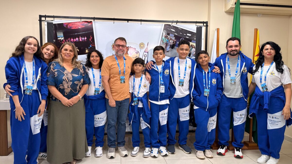 Alysson recebe alunos de intercâmbio antes de embarque para Disney e NASA