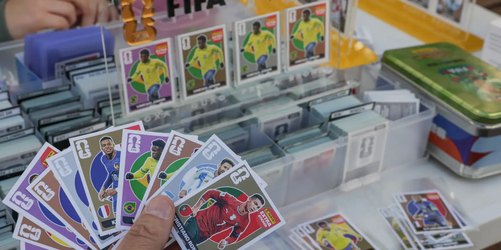 Troca de figurinhas pode atenuar alto custo do álbum da Copa do Mundo Troca de figurinhas pode atenuar alto custo do álbum da Copa do Mundo