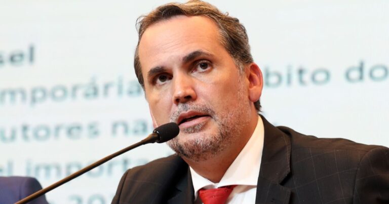 Queda do Brent não gera frustração de receita no orçamento, diz Moretti