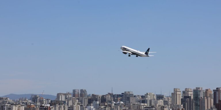 Brasil bate recorde de passageiros em voos domésticos em 2026