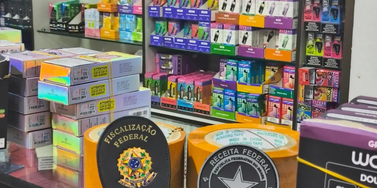 Anvisa e Receita Federal apreendem 25 mil cigarros eletrônico Anvisa e Receita Federal apreendem 25 mil cigarros eletrônico