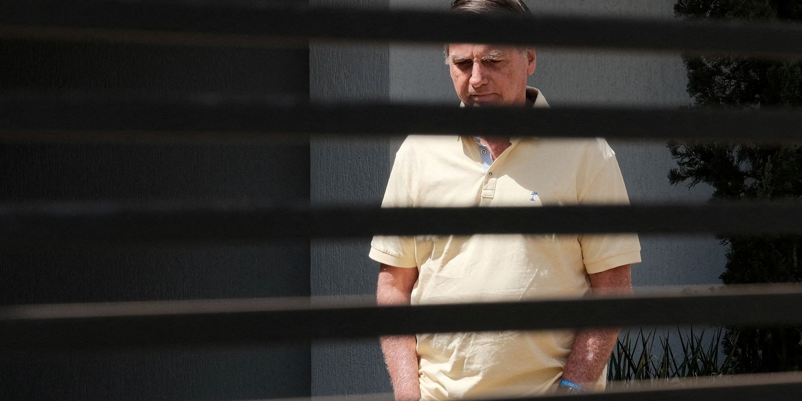 Bolsonaro presta depoimento à polícia sobre apreensão de arma Bolsonaro presta depoimento à polícia sobre apreensão de arma