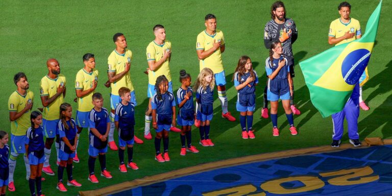 NY Times elege o hino do Brasil o mais bonito entre os países da Copa NY Times elege o hino do Brasil o mais bonito entre os países da Copa