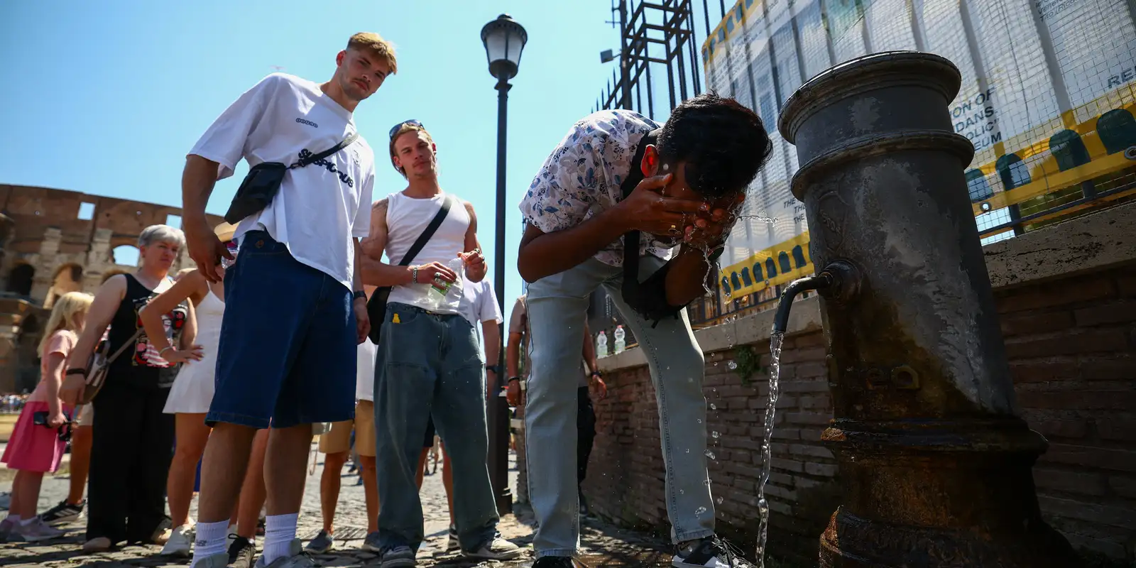 França: 40 pessoas morrem afogadas em meio a onda de calor França: 40 pessoas morrem afogadas em meio a onda de calor