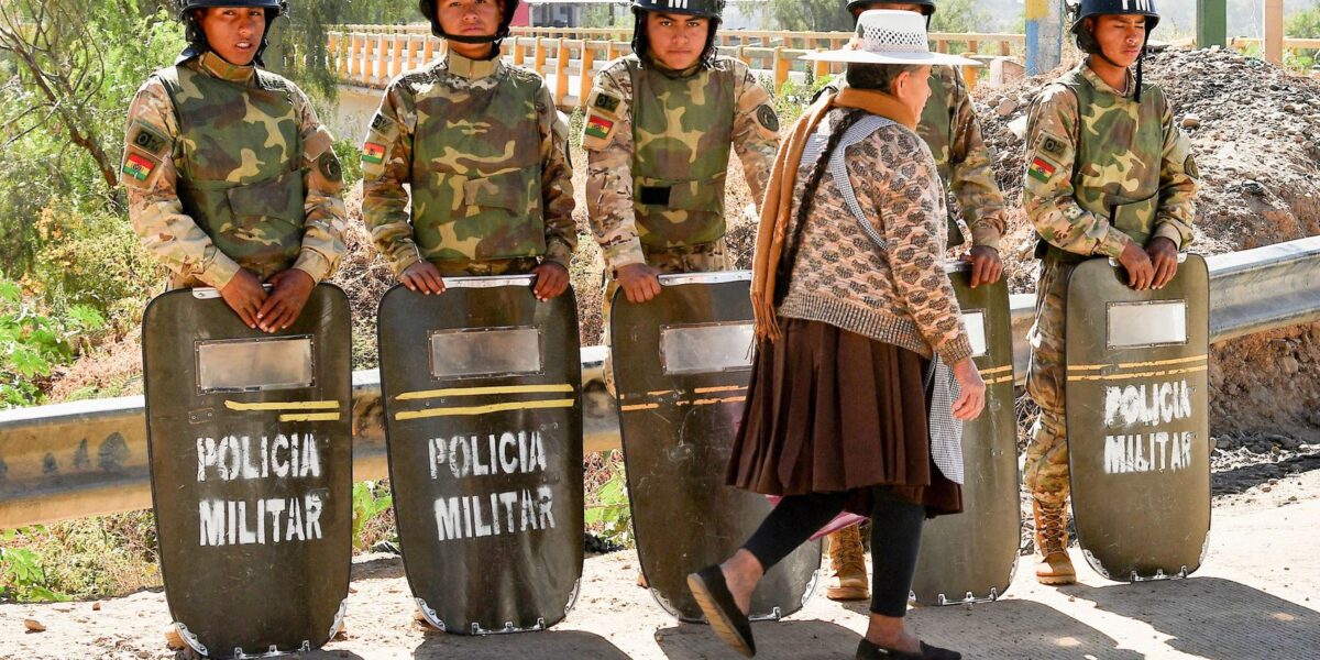 Bolívia: caem bloqueios após estado de exceção e acordo com sindicato