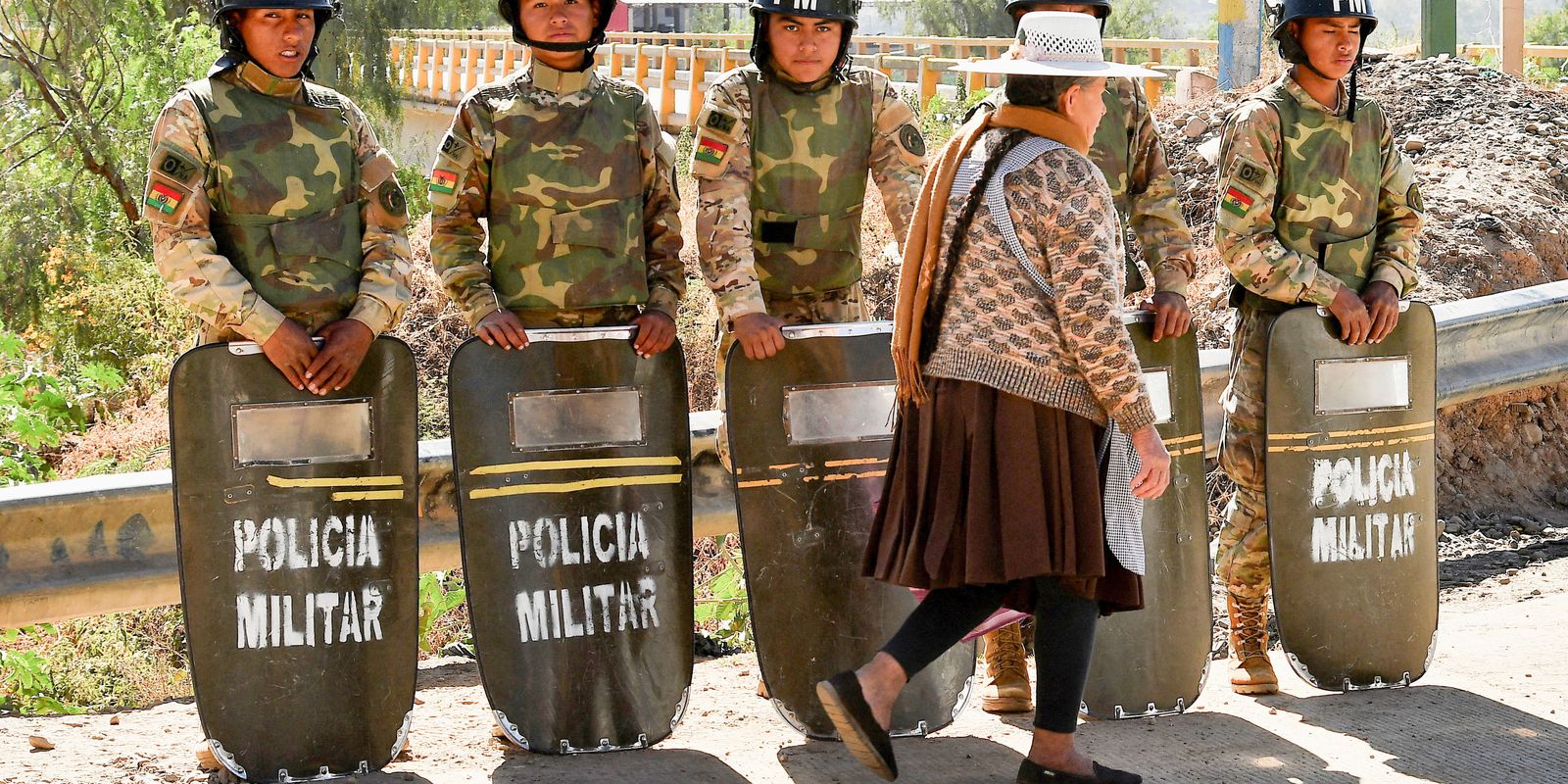 Bolívia: caem bloqueios após estado de exceção e acordo com sindicato Bolívia: caem bloqueios após estado de exceção e acordo com sindicato