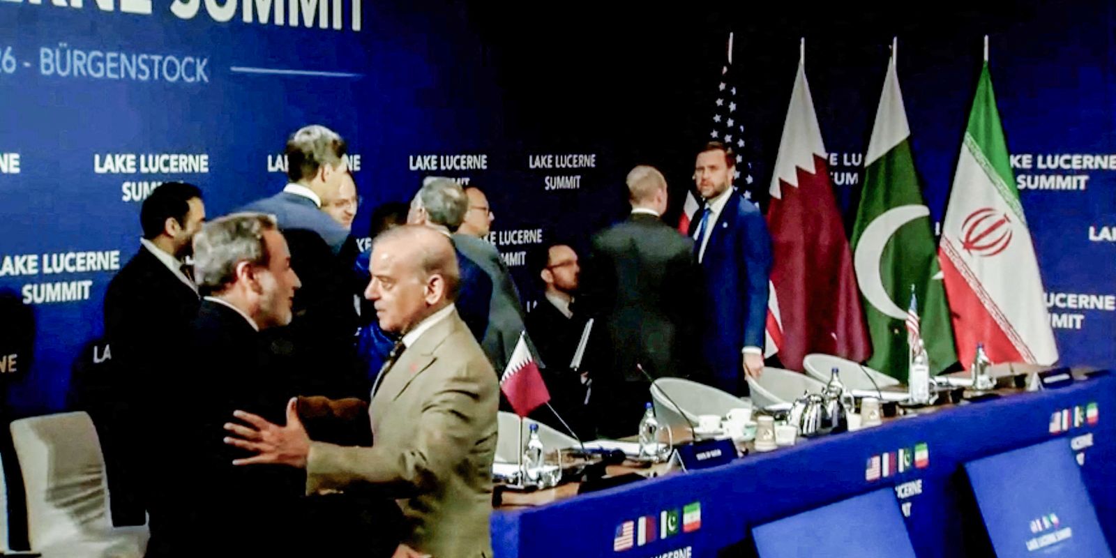 EUA e Irã negociam na Suíça em meio ao impasse com Israel no Líbano EUA e Irã negociam na Suíça em meio ao impasse com Israel no Líbano