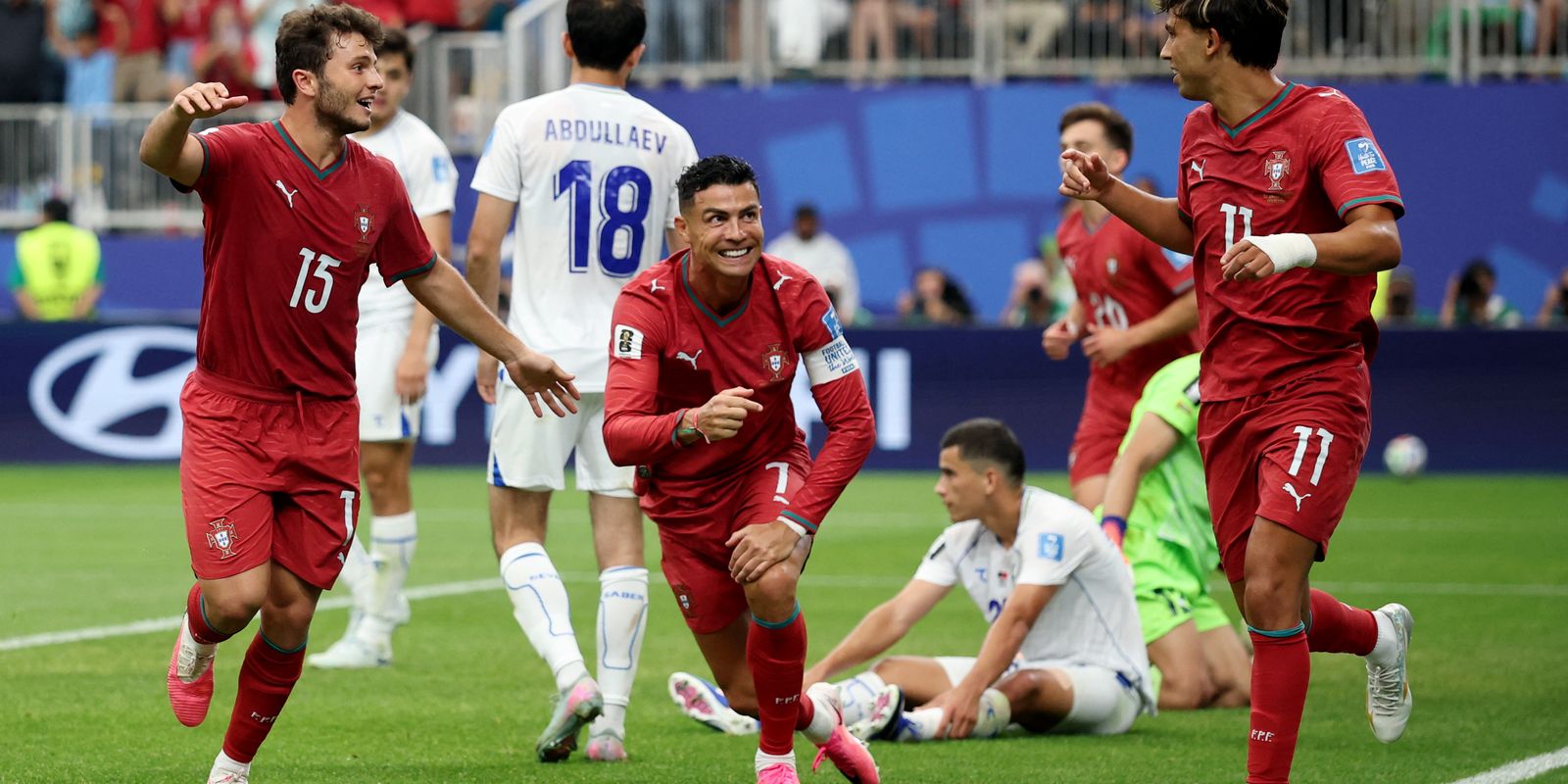 Cristiano Ronaldo faz dois gols e Portugal vence o Uzbequistão por 5x0 Cristiano Ronaldo faz dois gols e Portugal vence o Uzbequistão por 5×0