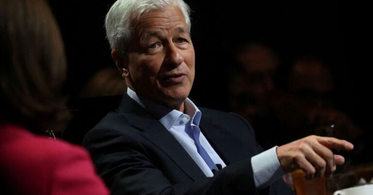 JPMorgan remodela corrida pela sucessão de CEO com mudança de executivos