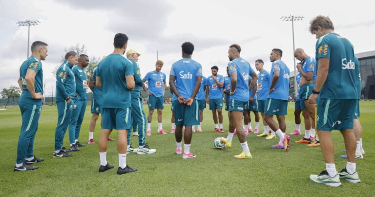 Seleção treina com time quase completo antes de duelo contra o Japão
