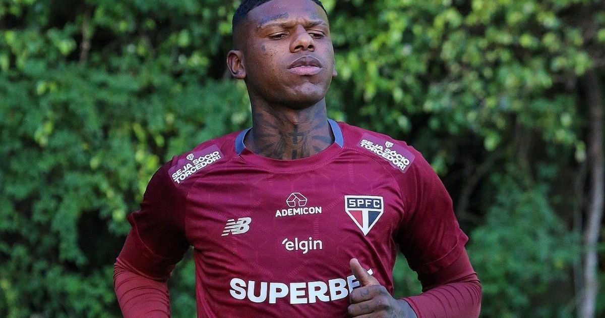 Arboleda é reintegrado pelo São Paulo e retorna aos trabalhos com o elenco Arboleda é reintegrado pelo São Paulo e retorna aos trabalhos com o elenco