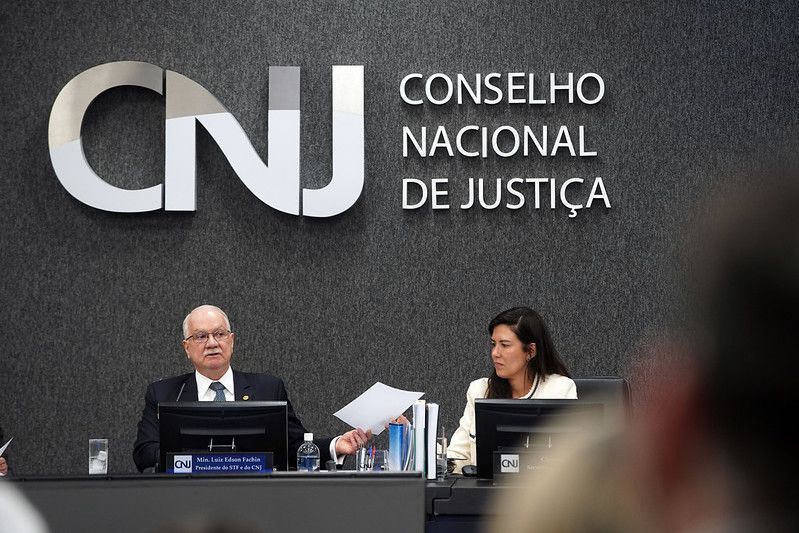 Após voto do relator, CNJ adia análise do fim da aposentadoria compulsória Após voto do relator, CNJ adia análise do fim da aposentadoria compulsória