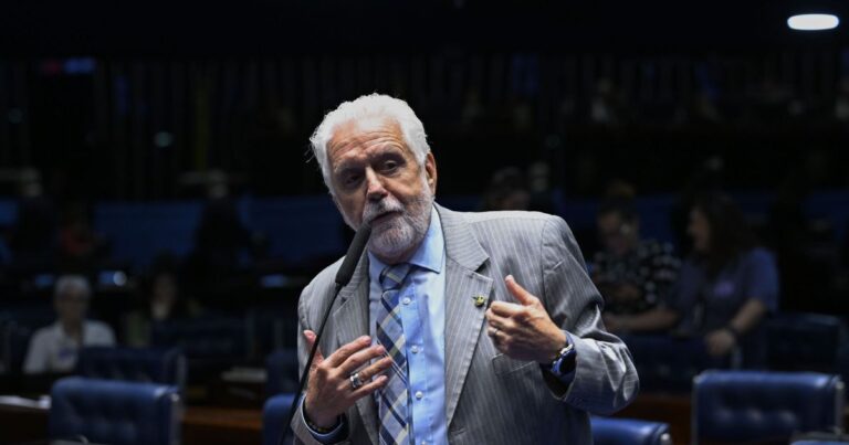 Ala do governo eleva pressão por saída de Jaques Wagner Ala do governo eleva pressão por saída de Jaques Wagner