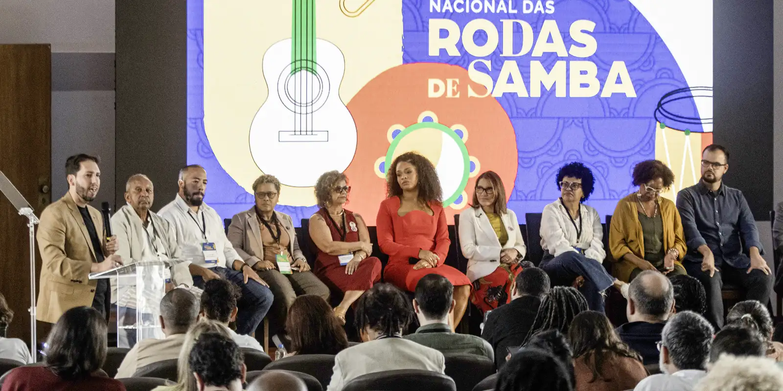 Sambistas debatem políticas públicas para trabalhadoras na cultura Sambistas debatem políticas públicas para trabalhadoras na cultura