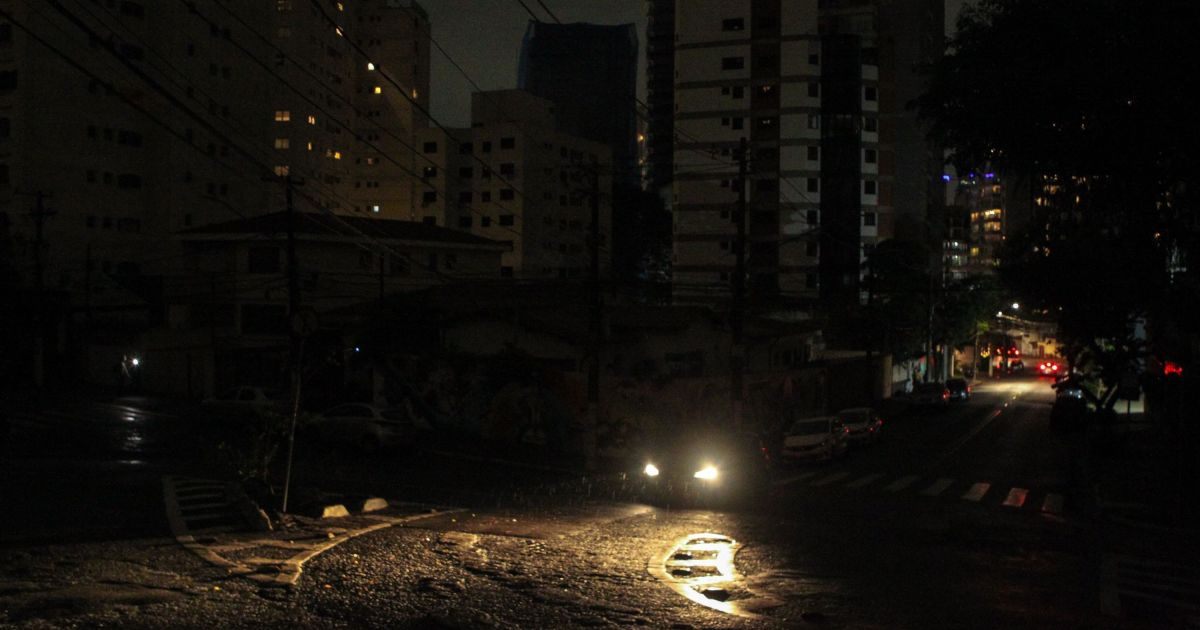 Motos são aposta para driblar demora em caso de apagões em SP Motos são aposta para driblar demora em caso de apagões em SP