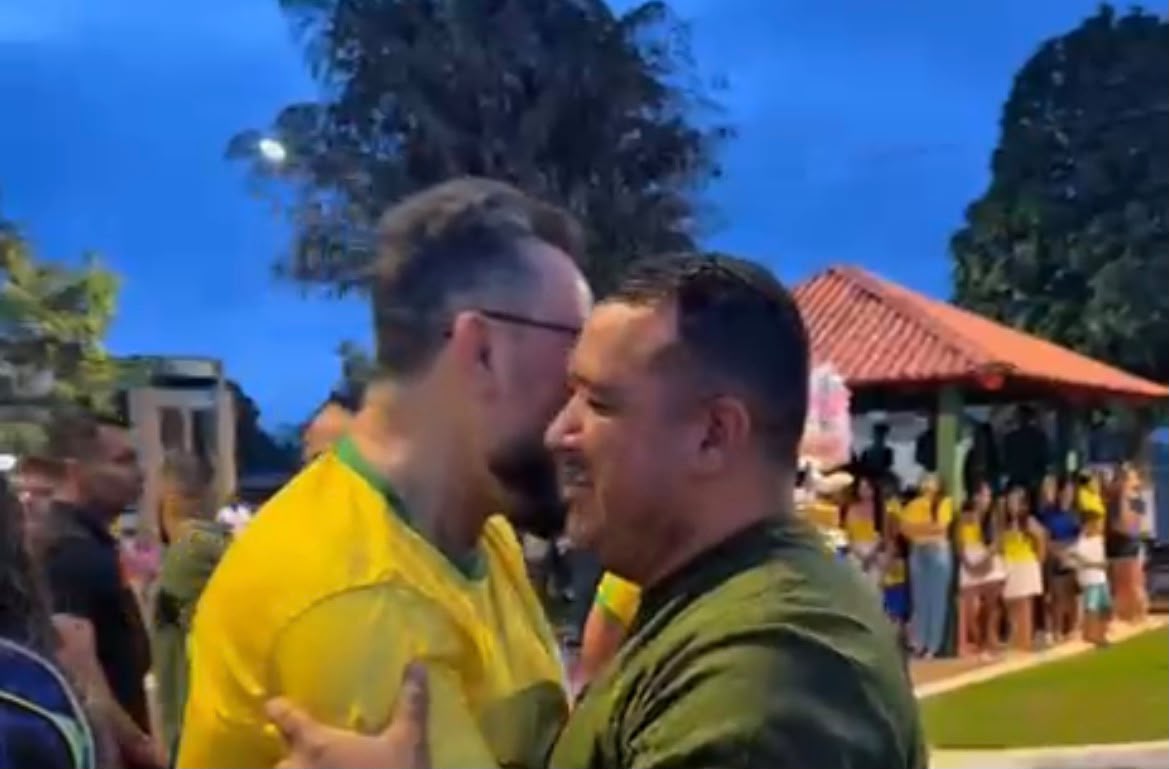 Alan Rick assiste a jogo da Seleção na Copa em agenda no interior do Acre