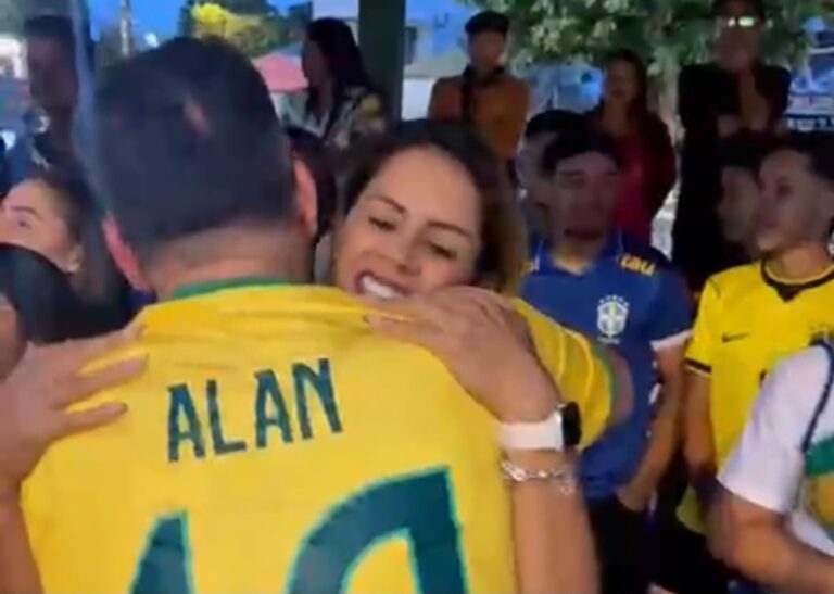 Alan Rick assiste a jogo da Seleção na Copa em agenda no interior do Acre
