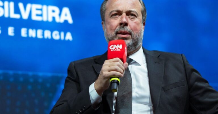 Lula jamais criaria estatal de minerais críticos, diz Silveira ao CNN Talks