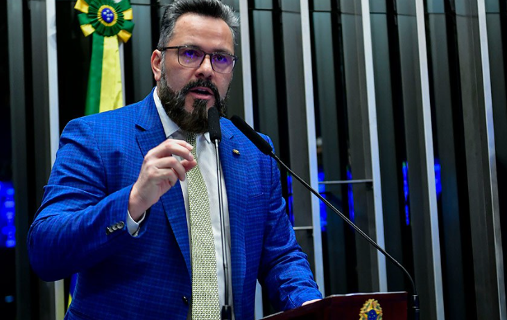 Sob pena de multa, Justiça manda Alan Rick retirar outdoors de Rio Branco