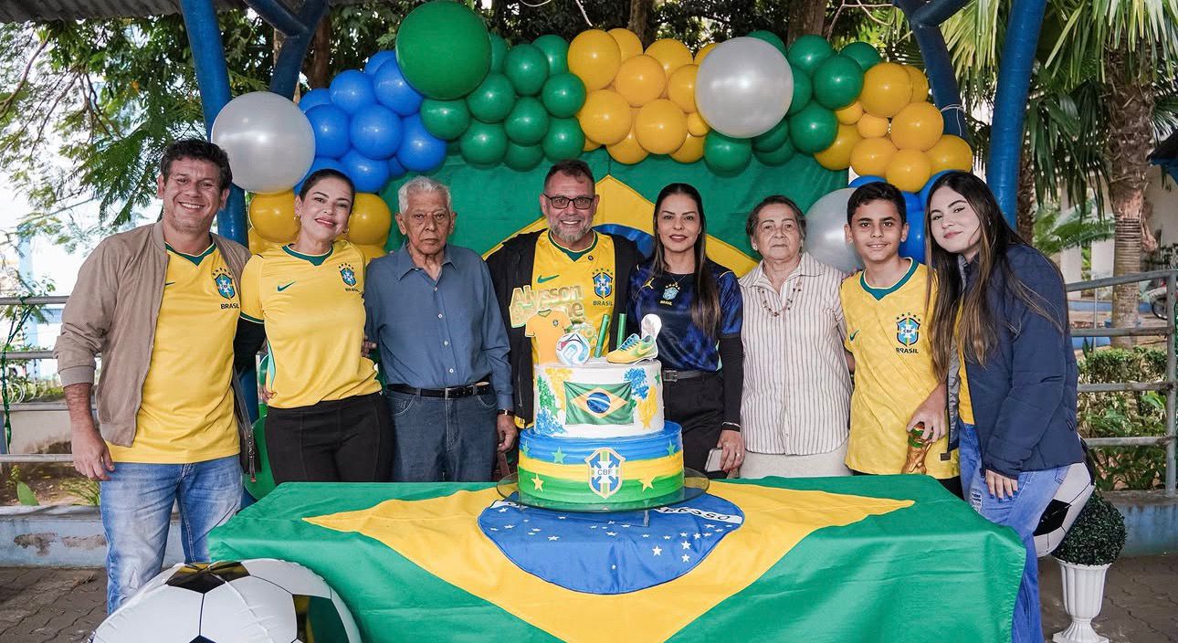 Com políticos famosos, jornalista Sofia Bruneta comemora aniversário na Casa do Rio Com políticos famosos, jornalista Sofia Bruneta comemora aniversário na Casa do Rio