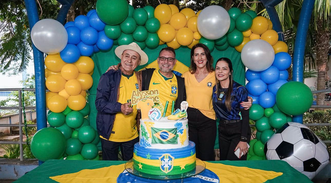 Com políticos famosos, jornalista Sofia Bruneta comemora aniversário na Casa do Rio Com políticos famosos, jornalista Sofia Bruneta comemora aniversário na Casa do Rio