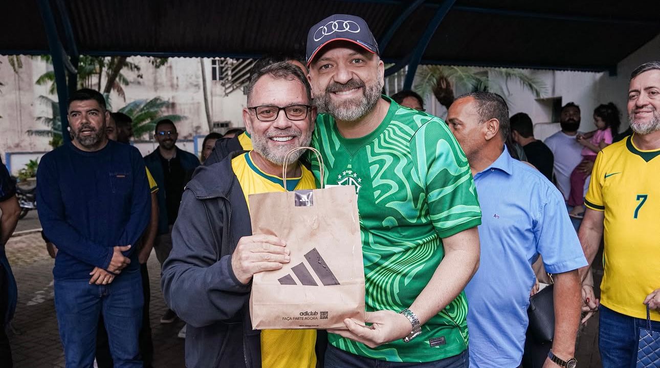 Com políticos famosos, jornalista Sofia Bruneta comemora aniversário na Casa do Rio Com políticos famosos, jornalista Sofia Bruneta comemora aniversário na Casa do Rio