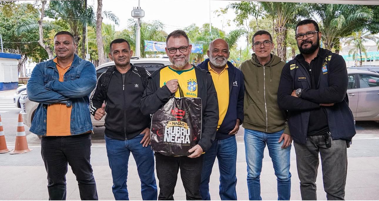 Com políticos famosos, jornalista Sofia Bruneta comemora aniversário na Casa do Rio Com políticos famosos, jornalista Sofia Bruneta comemora aniversário na Casa do Rio