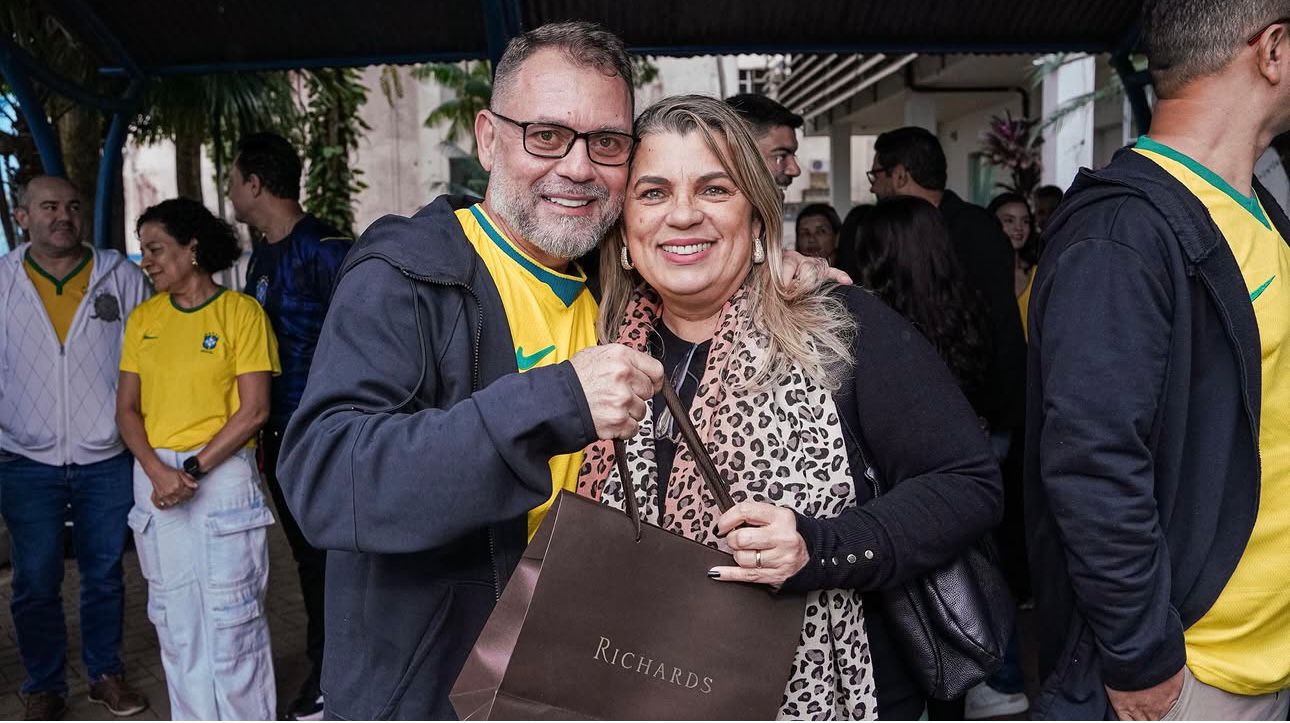 Com políticos famosos, jornalista Sofia Bruneta comemora aniversário na Casa do Rio Com políticos famosos, jornalista Sofia Bruneta comemora aniversário na Casa do Rio