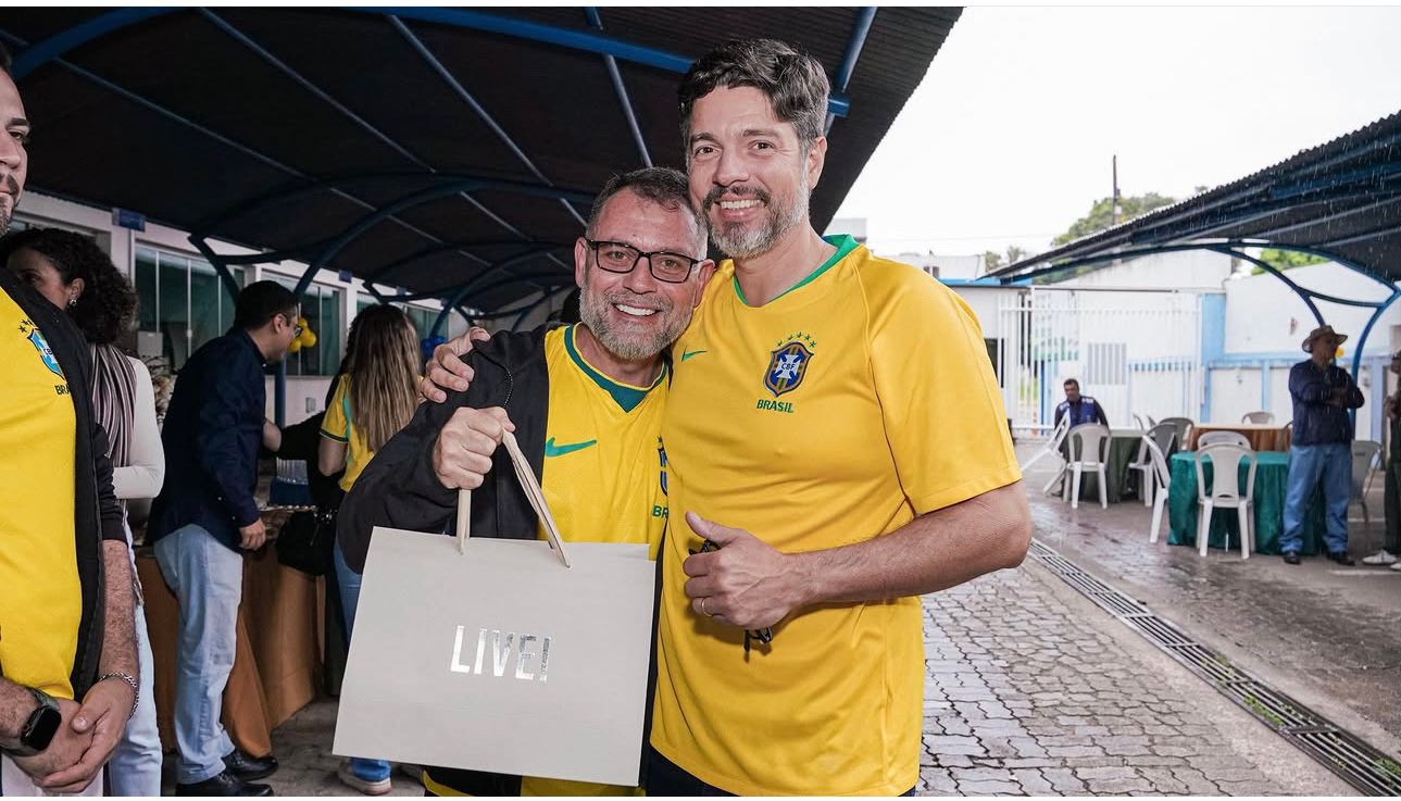Com políticos famosos, jornalista Sofia Bruneta comemora aniversário na Casa do Rio Com políticos famosos, jornalista Sofia Bruneta comemora aniversário na Casa do Rio