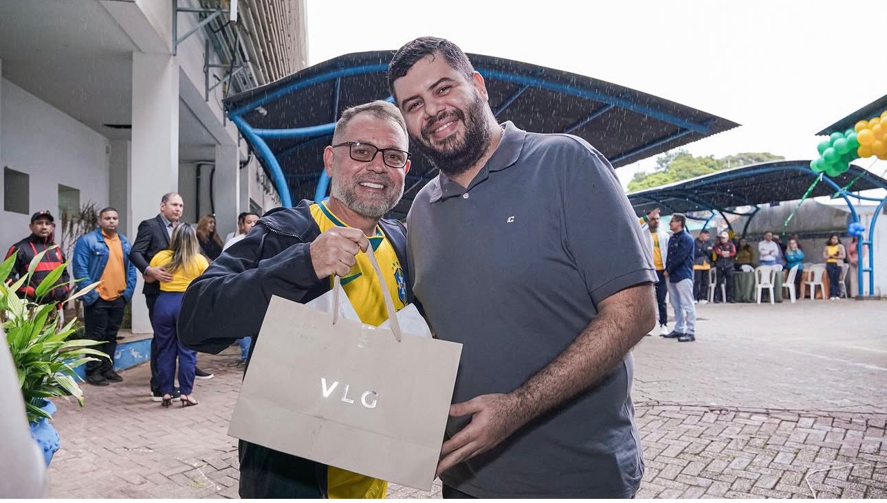Com políticos famosos, jornalista Sofia Bruneta comemora aniversário na Casa do Rio Com políticos famosos, jornalista Sofia Bruneta comemora aniversário na Casa do Rio
