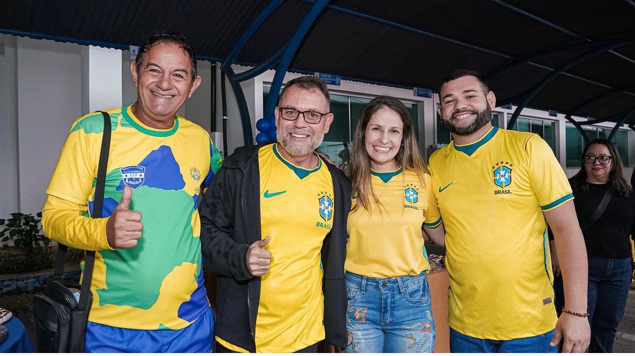 Com políticos famosos, jornalista Sofia Bruneta comemora aniversário na Casa do Rio Com políticos famosos, jornalista Sofia Bruneta comemora aniversário na Casa do Rio