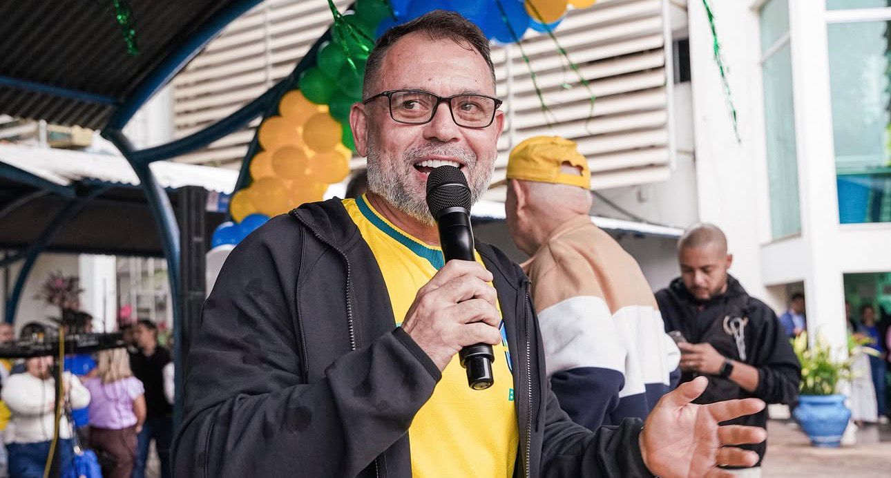 Com políticos famosos, jornalista Sofia Bruneta comemora aniversário na Casa do Rio Com políticos famosos, jornalista Sofia Bruneta comemora aniversário na Casa do Rio