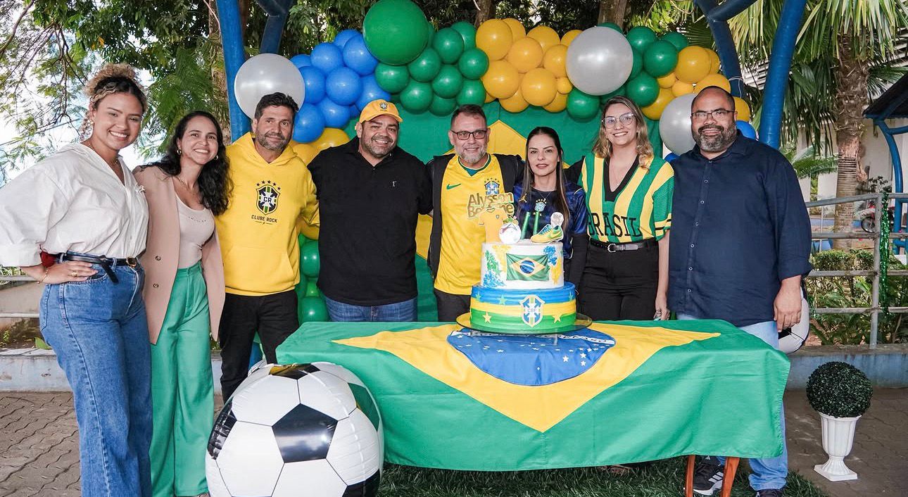 Com políticos famosos, jornalista Sofia Bruneta comemora aniversário na Casa do Rio Com políticos famosos, jornalista Sofia Bruneta comemora aniversário na Casa do Rio