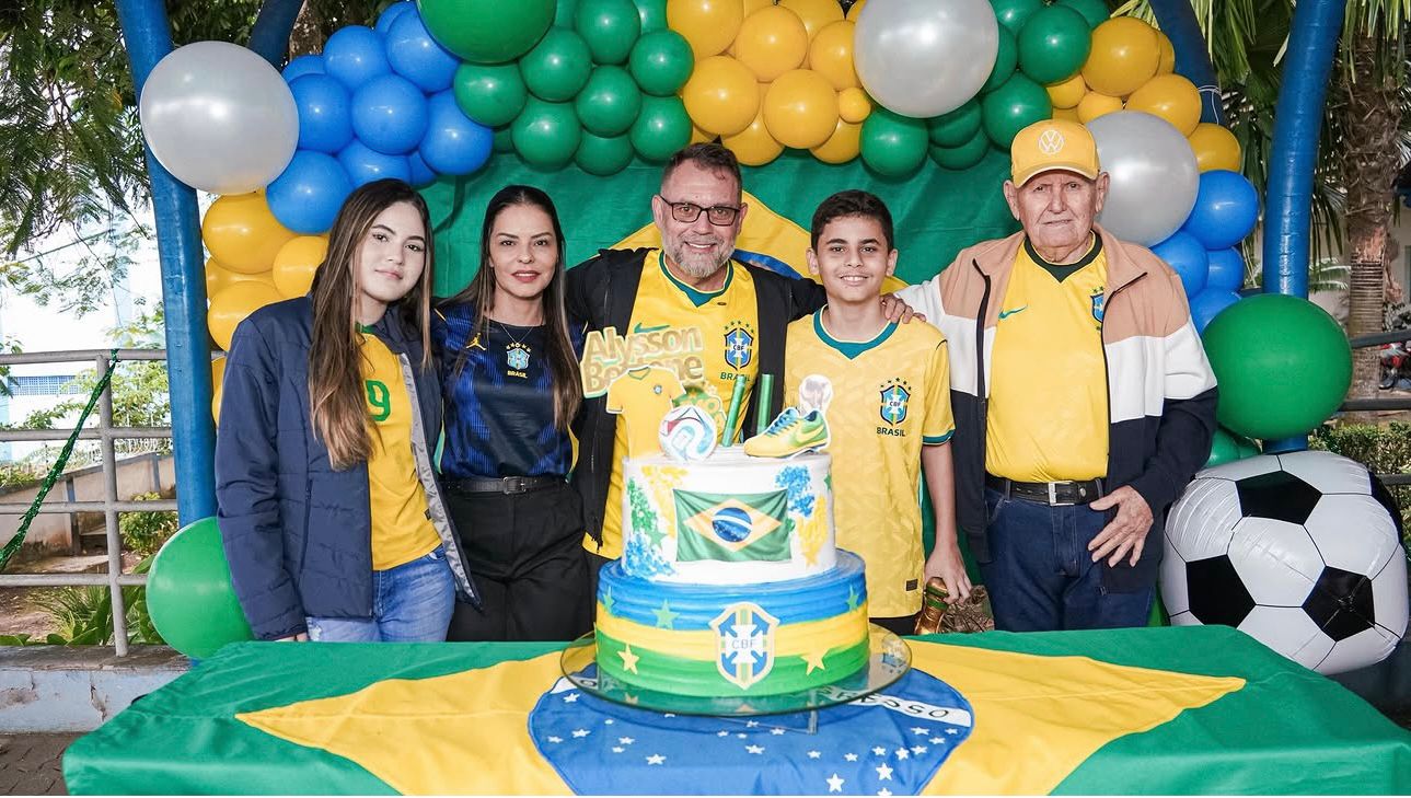 Com políticos famosos, jornalista Sofia Bruneta comemora aniversário na Casa do Rio Com políticos famosos, jornalista Sofia Bruneta comemora aniversário na Casa do Rio