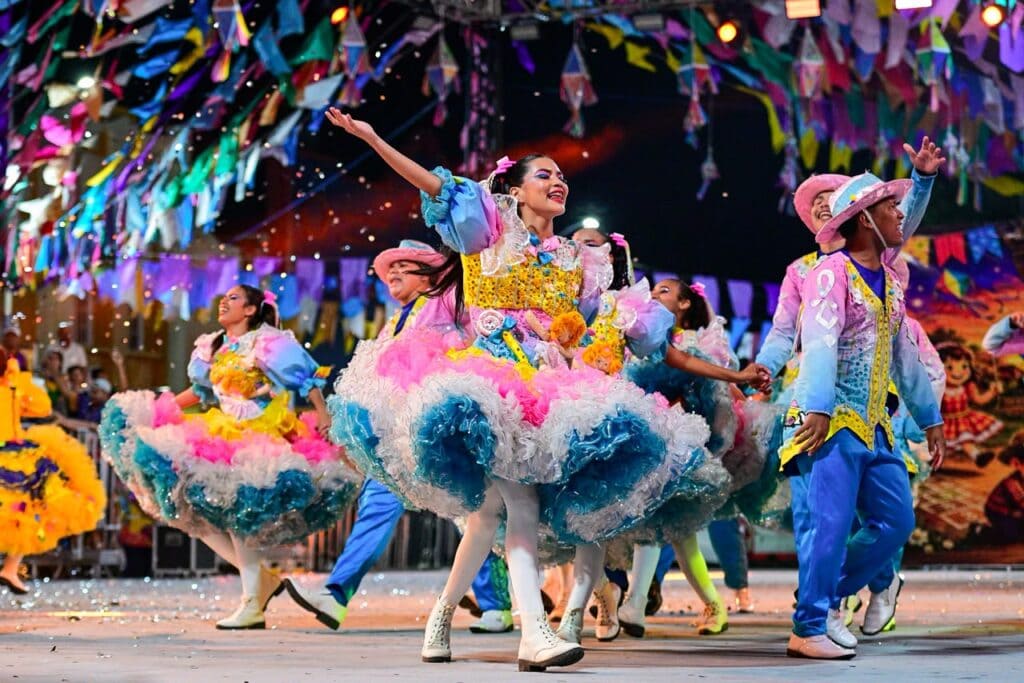Arraial Cultural abre programação com Concurso de Quadrilhas Juninas Amor Junino foi a segunda quadrilha junina a se apresentar no Arraial Cultural