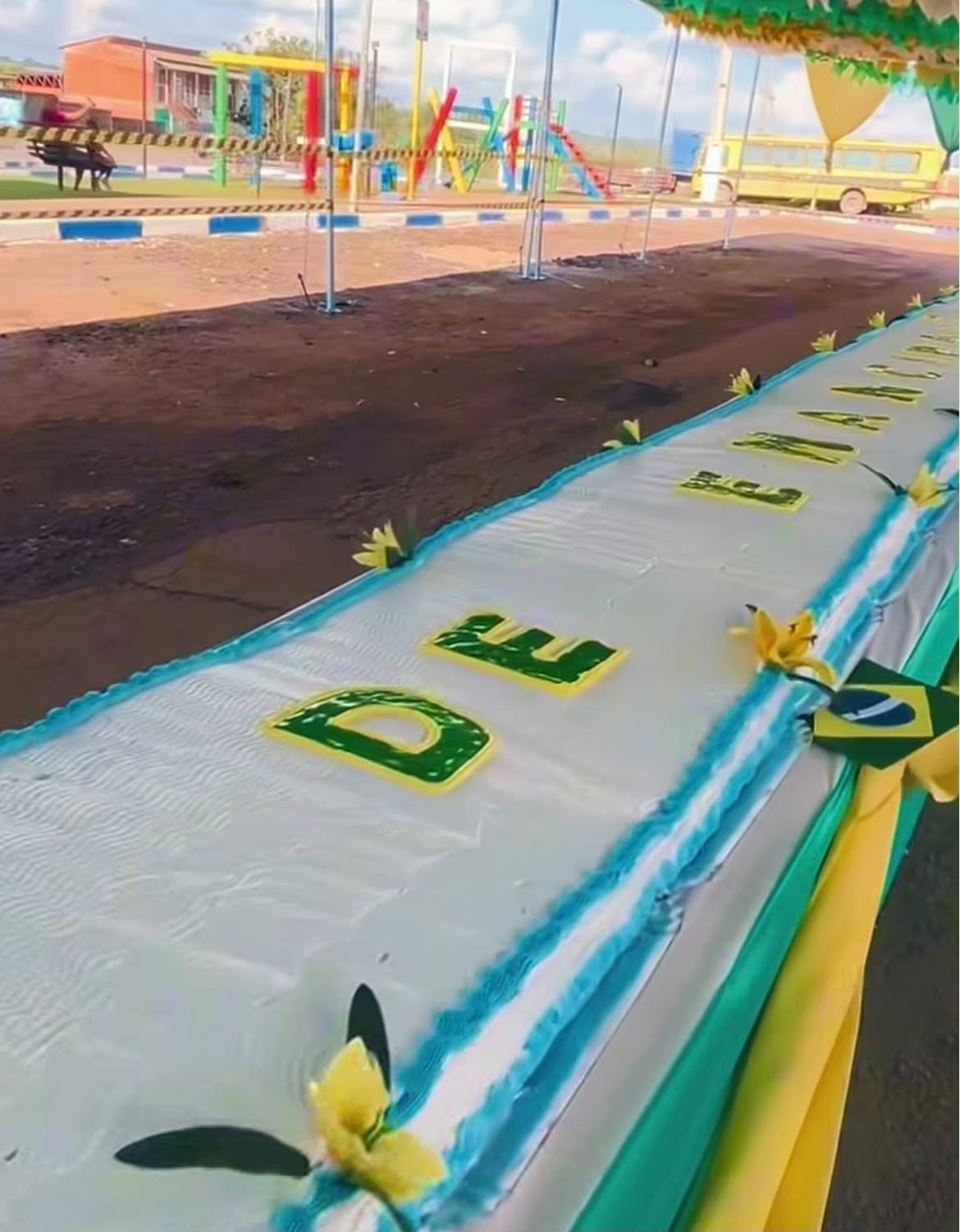 Doceria acreana produz bolo de 34 metros para celebrar aniversário de Bujari