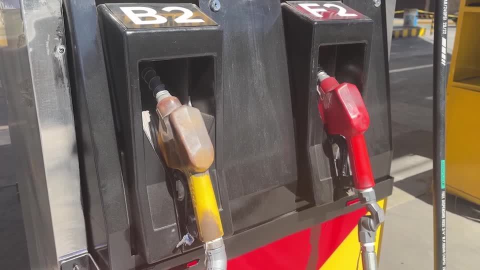 Bolivianos fazem filas em postos de gasolina em meio a estado de emergência Bolivianos fazem filas em postos de gasolina em meio a estado de emergência