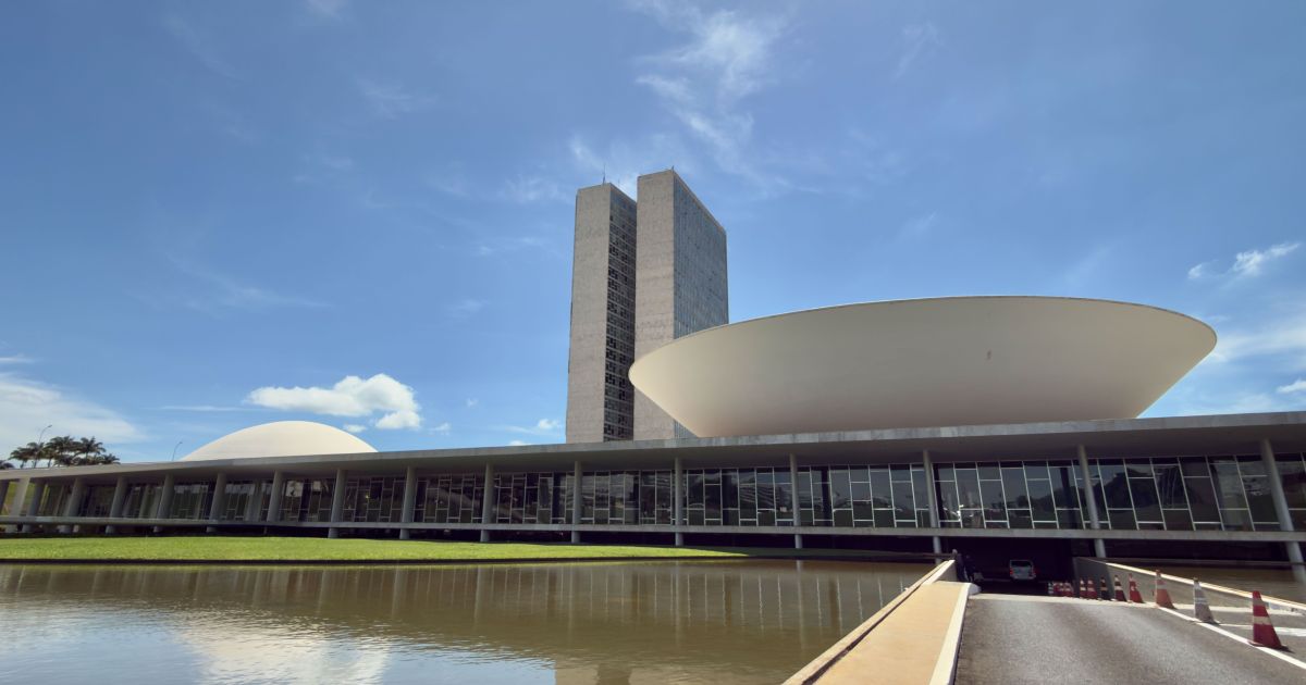Feriado e Brasil na Copa: Congresso tem semana esvaziada Feriado e Brasil na Copa: Congresso tem semana esvaziada