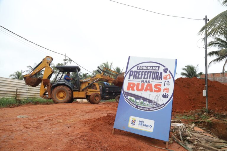 Prefeitura de Rio Branco avança com pavimentação no Caladinho Prefeitura de Rio Branco avança com pavimentação no Caladinho