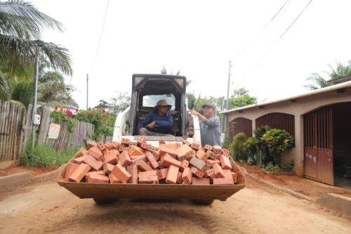 Prefeitura de Rio Branco avança com pavimentação no Caladinho Prefeitura de Rio Branco avança com pavimentação no Caladinho