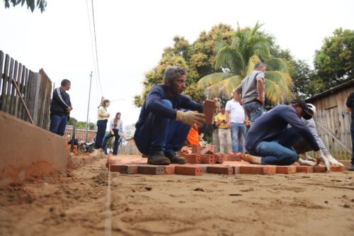 Prefeitura de Rio Branco avança com pavimentação no Caladinho Prefeitura de Rio Branco avança com pavimentação no Caladinho