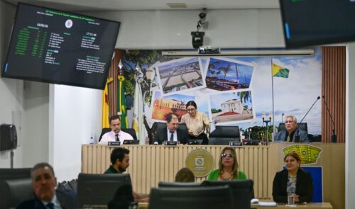 Vereadores aprovam aumento de 120% no próprio auxílio-saúde