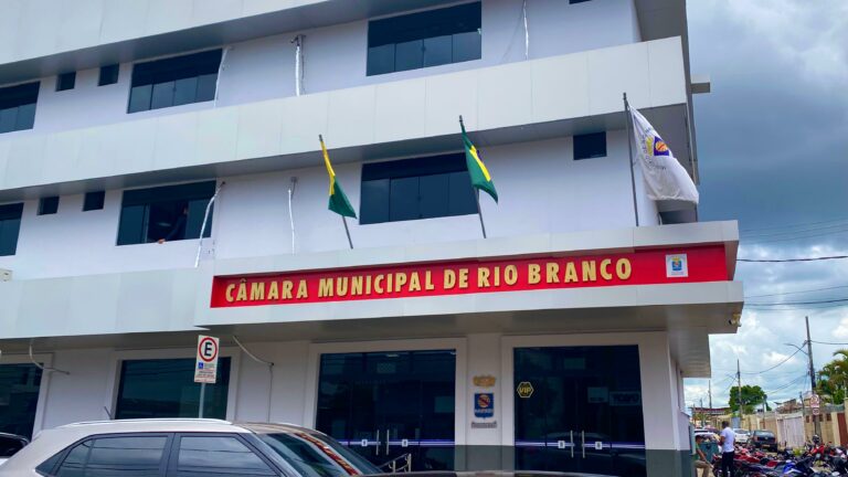 Câmara de Rio Branco decreta ponto facultativo na segunda por jogo do Brasil
