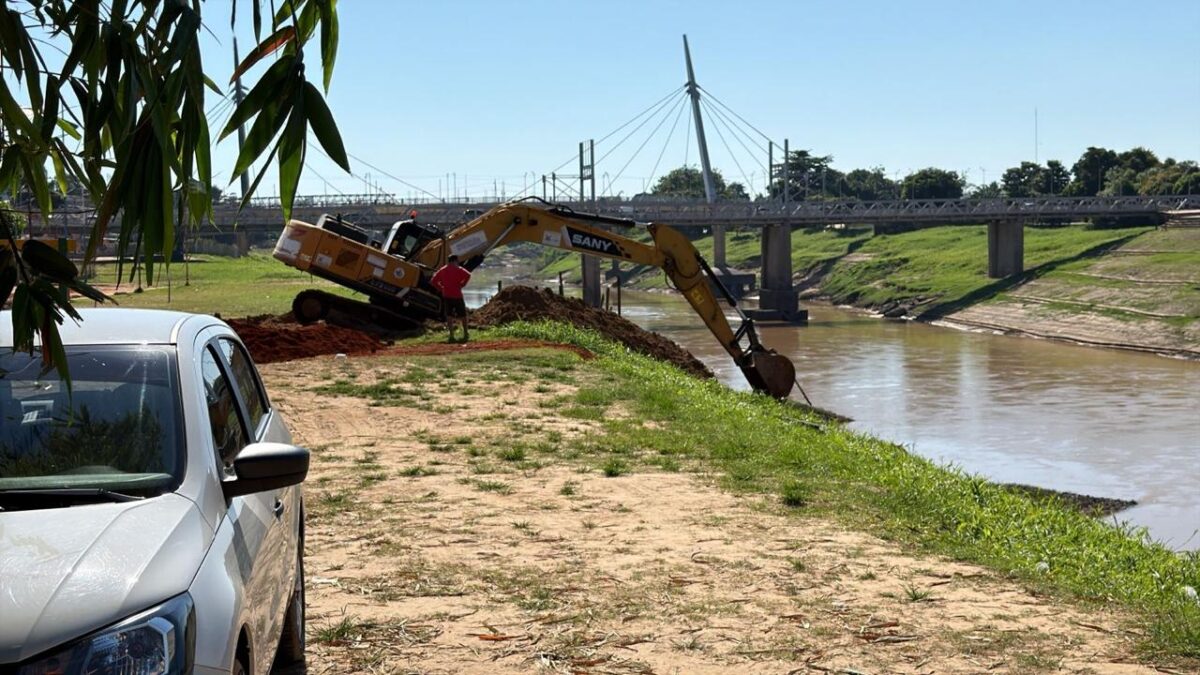 O veículo foi retirado do Rio Acre