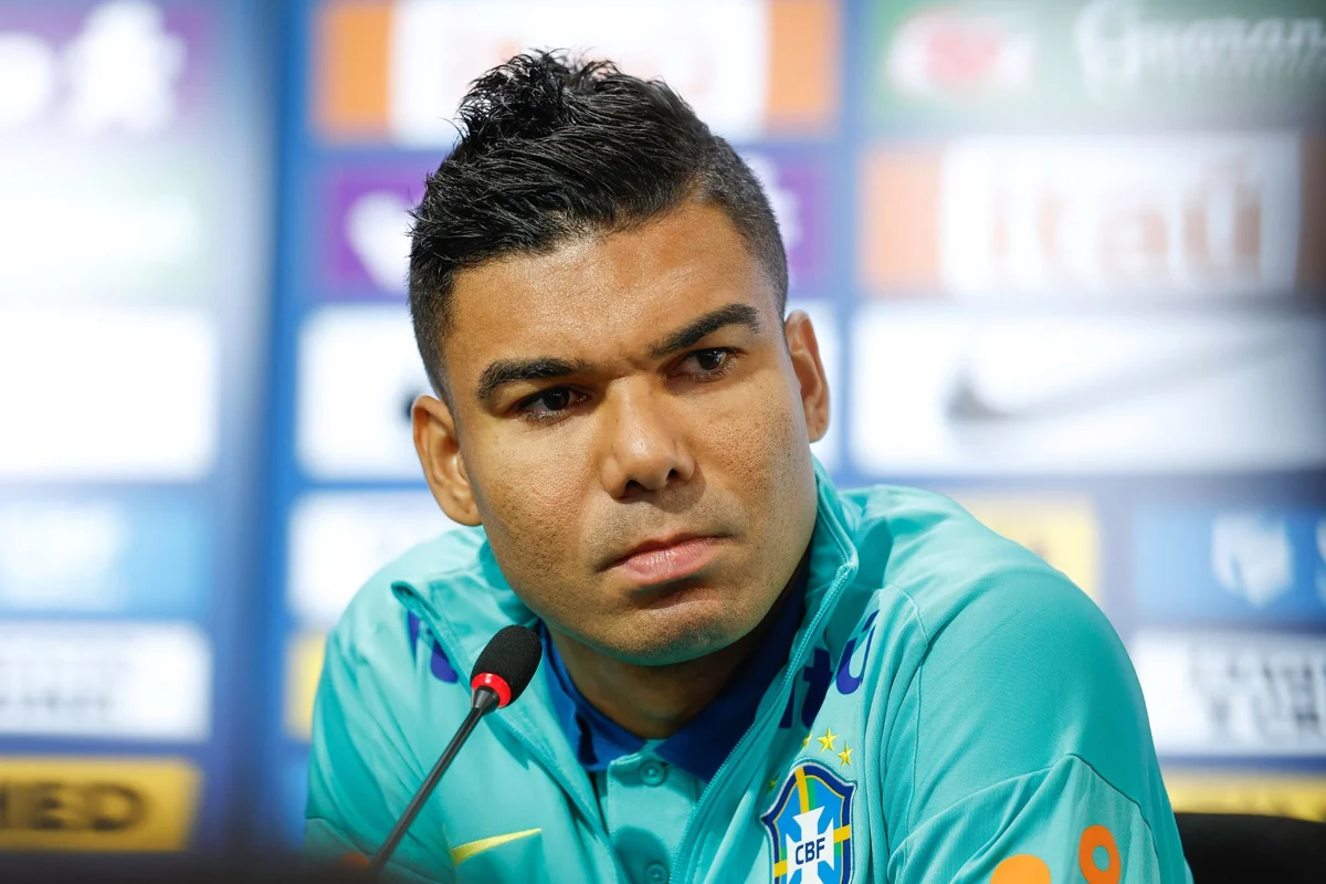 Casemiro e Ibañez chegam pendurados para Brasil x Haiti na Copa Casemiro e Ibañez chegam pendurados para Brasil x Haiti na Copa