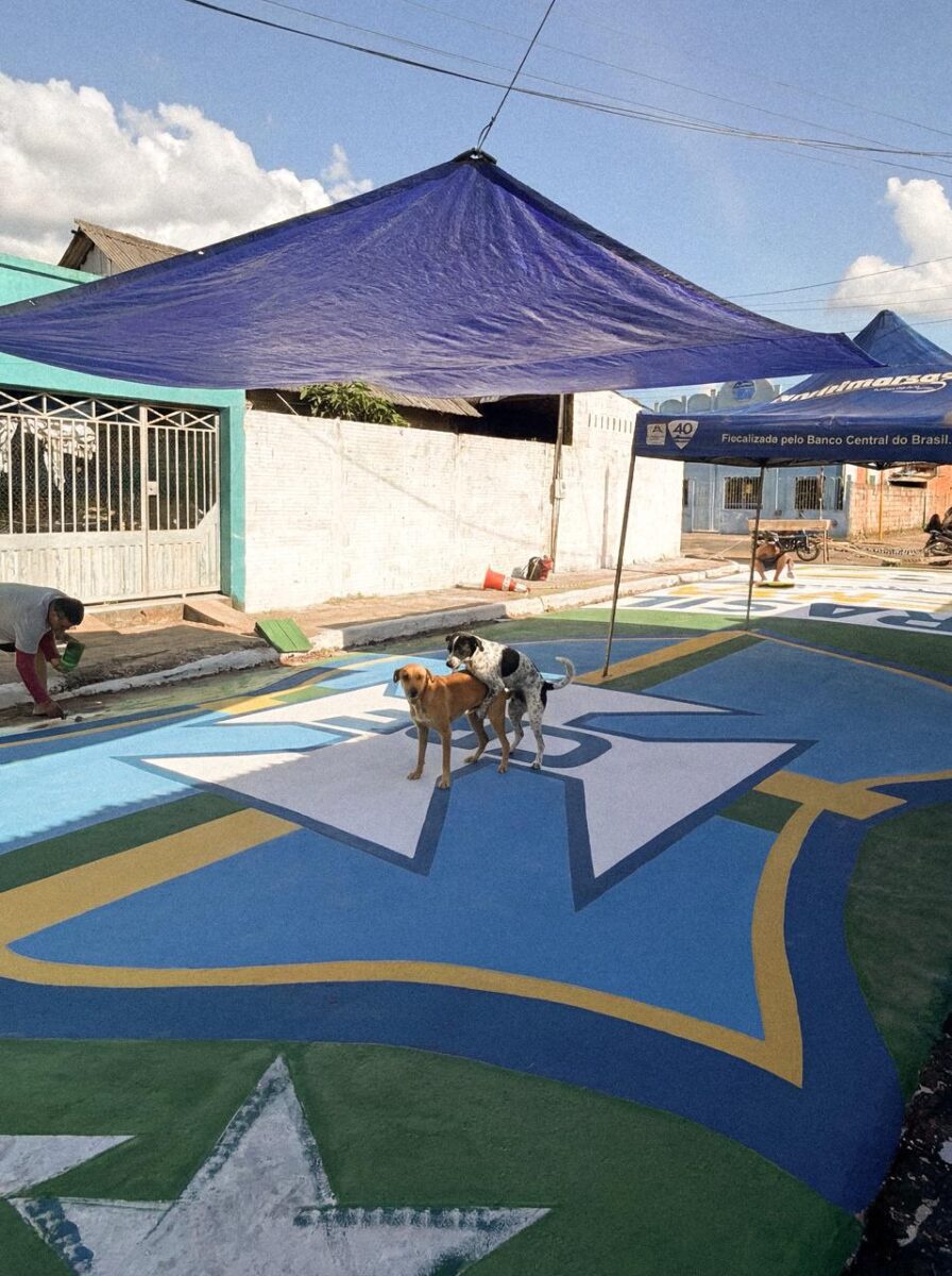 Marketeiro acreano transforma cena inusitada em fenômeno nacional nas redes