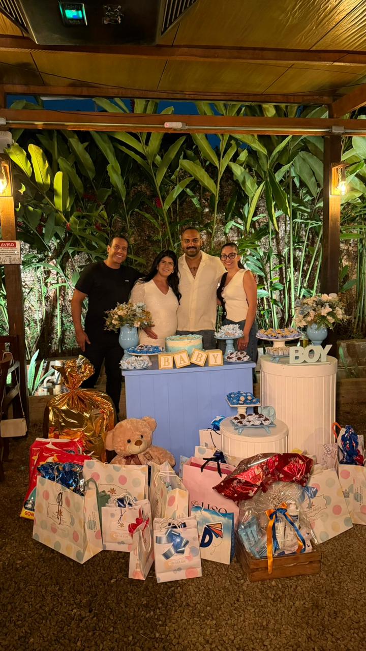 Com políticos famosos, jornalista Sofia Bruneta comemora aniversário na Casa do Rio Com políticos famosos, jornalista Sofia Bruneta comemora aniversário na Casa do Rio