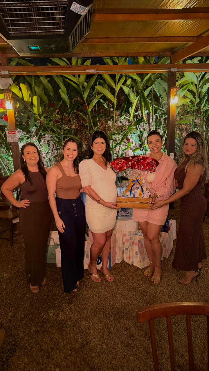Com políticos famosos, jornalista Sofia Bruneta comemora aniversário na Casa do Rio Com políticos famosos, jornalista Sofia Bruneta comemora aniversário na Casa do Rio