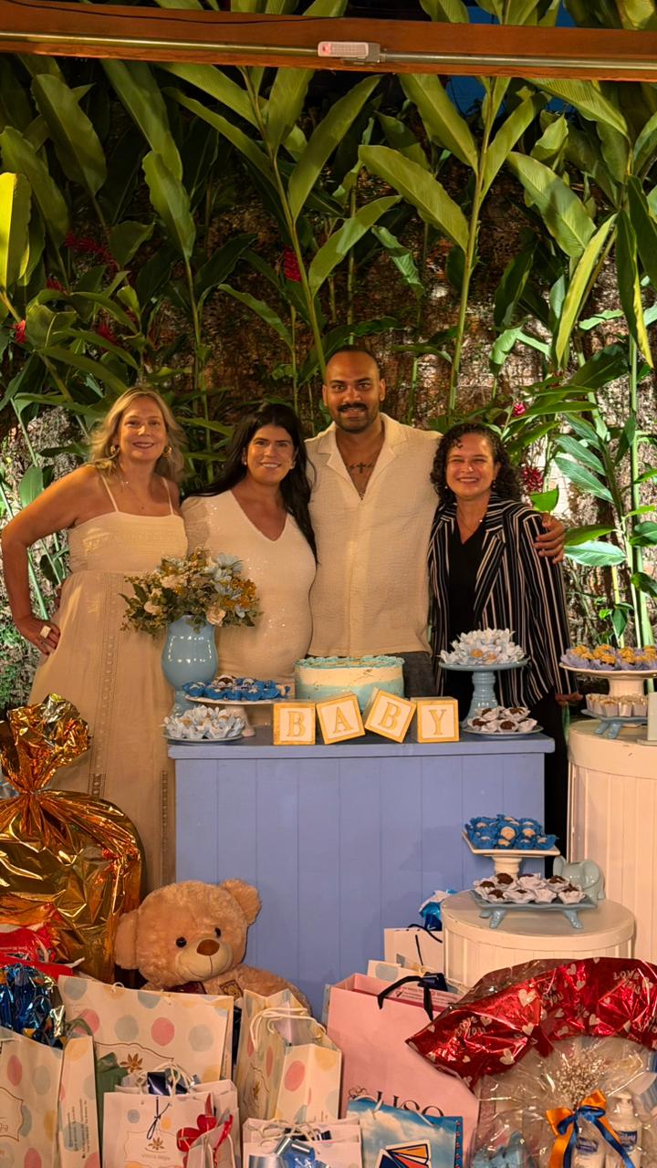 Com políticos famosos, jornalista Sofia Bruneta comemora aniversário na Casa do Rio Com políticos famosos, jornalista Sofia Bruneta comemora aniversário na Casa do Rio