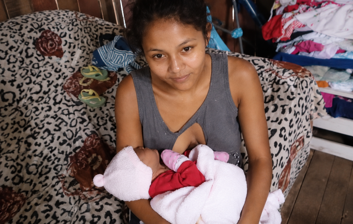 Mulher que deu à luz na rua no Acre pede ajuda para alimentar filhos